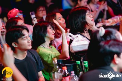 Joey Phuwasit mini-concert at Fullmoon Terrace & Bar — photo 72
