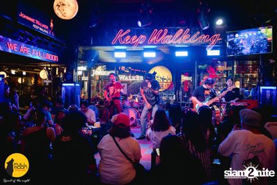 Joey Phuwasit mini-concert at Fullmoon Terrace & Bar — photo 73