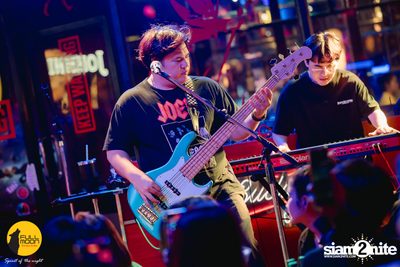 Joey Phuwasit mini-concert at Fullmoon Terrace & Bar — photo 74