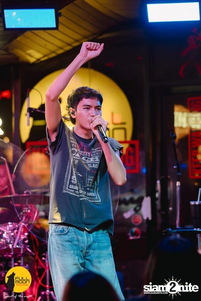 Joey Phuwasit mini-concert at Fullmoon Terrace & Bar — photo 76