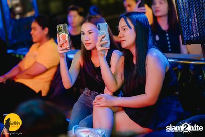 Joey Phuwasit mini-concert at Fullmoon Terrace & Bar — photo 78