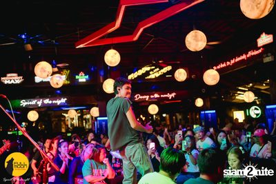 Joey Phuwasit mini-concert at Fullmoon Terrace & Bar — photo 79
