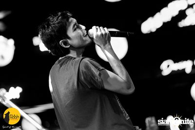 Joey Phuwasit mini-concert at Fullmoon Terrace & Bar — photo 81