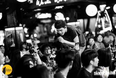 Joey Phuwasit mini-concert at Fullmoon Terrace & Bar — photo 84