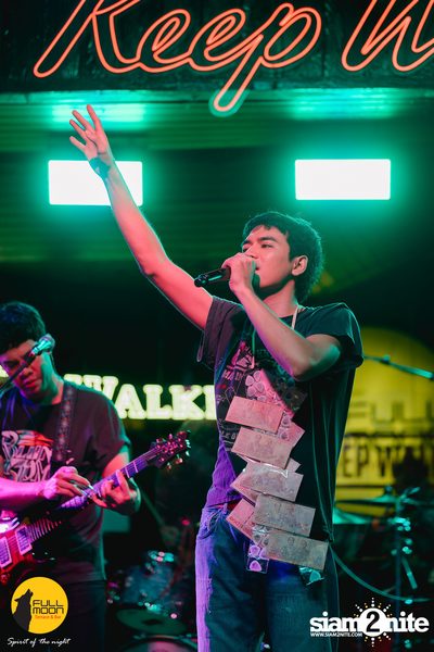 Joey Phuwasit mini-concert at Fullmoon Terrace & Bar — photo 98