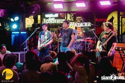 Joey Phuwasit mini-concert at Fullmoon Terrace & Bar — photo 104