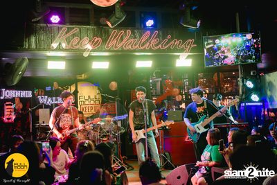 Joey Phuwasit mini-concert at Fullmoon Terrace & Bar — photo 105