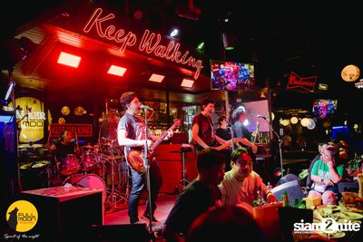Joey Phuwasit mini-concert at Fullmoon Terrace & Bar — photo 108