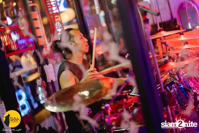 Joey Phuwasit mini-concert at Fullmoon Terrace & Bar — photo 109