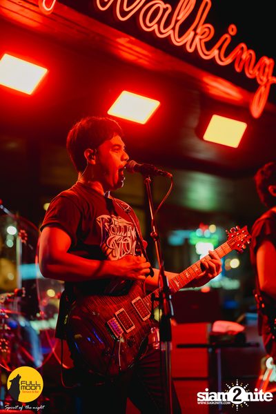 Joey Phuwasit mini-concert at Fullmoon Terrace & Bar — photo 111