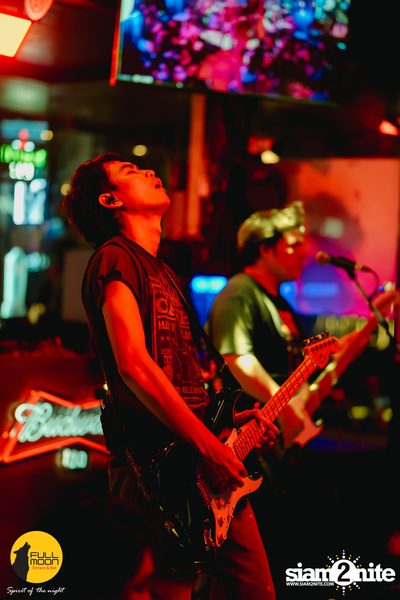 Joey Phuwasit mini-concert at Fullmoon Terrace & Bar — photo 112