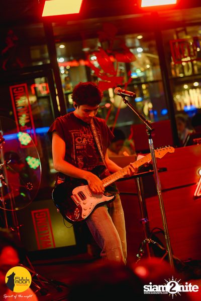 Joey Phuwasit mini-concert at Fullmoon Terrace & Bar — photo 113