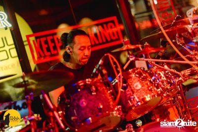 Joey Phuwasit mini-concert at Fullmoon Terrace & Bar — photo 114