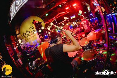 Joey Phuwasit mini-concert at Fullmoon Terrace & Bar — photo 118