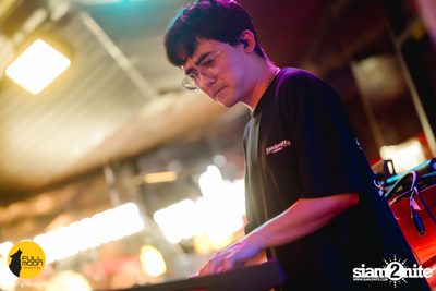 Joey Phuwasit mini-concert at Fullmoon Terrace & Bar — photo 119