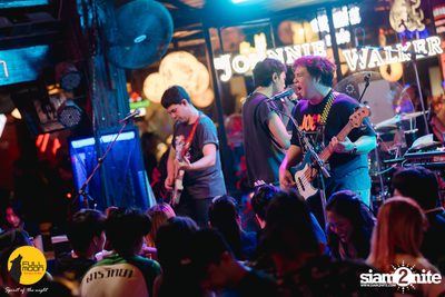 Joey Phuwasit mini-concert at Fullmoon Terrace & Bar — photo 126