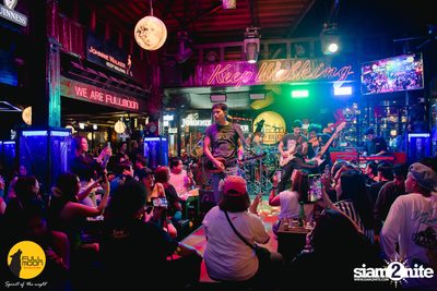 Joey Phuwasit mini-concert at Fullmoon Terrace & Bar — photo 128