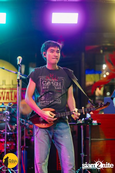 Joey Phuwasit mini-concert at Fullmoon Terrace & Bar — photo 129
