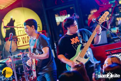 Joey Phuwasit mini-concert at Fullmoon Terrace & Bar — photo 133