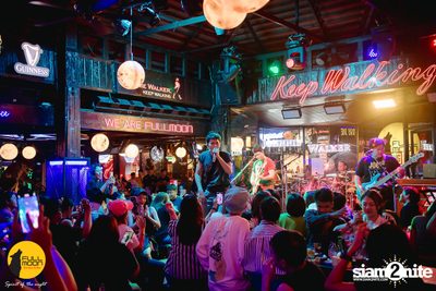 Joey Phuwasit mini-concert at Fullmoon Terrace & Bar — photo 134