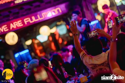 Joey Phuwasit mini-concert at Fullmoon Terrace & Bar — photo 135