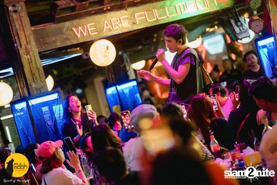 Joey Phuwasit mini-concert at Fullmoon Terrace & Bar — photo 136