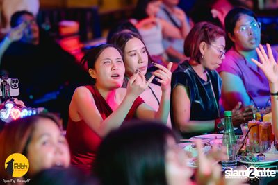 Joey Phuwasit mini-concert at Fullmoon Terrace & Bar — photo 142