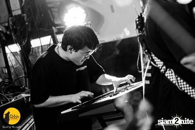 Joey Phuwasit mini-concert at Fullmoon Terrace & Bar — photo 144