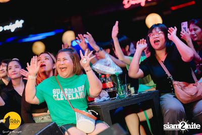 Joey Phuwasit mini-concert at Fullmoon Terrace & Bar — photo 146