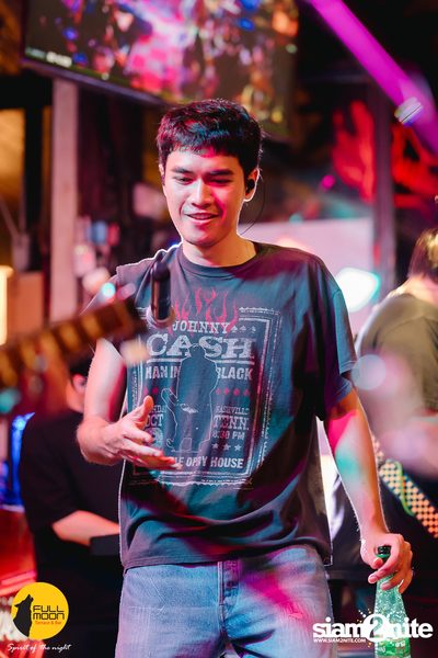 Joey Phuwasit mini-concert at Fullmoon Terrace & Bar — photo 147
