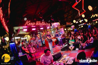 Joey Phuwasit mini-concert at Fullmoon Terrace & Bar — photo 148