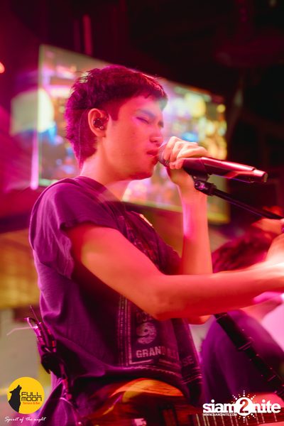 Joey Phuwasit mini-concert at Fullmoon Terrace & Bar — photo 149