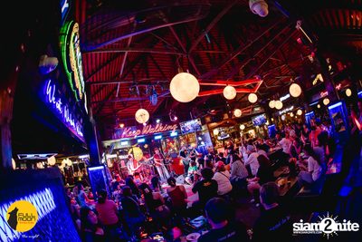 Joey Phuwasit mini-concert at Fullmoon Terrace & Bar — photo 151