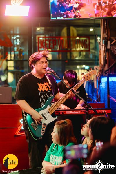 Joey Phuwasit mini-concert at Fullmoon Terrace & Bar — photo 153