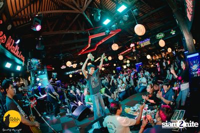 Joey Phuwasit mini-concert at Fullmoon Terrace & Bar — photo 155