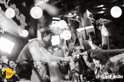 Joey Phuwasit mini-concert at Fullmoon Terrace & Bar — photo 156