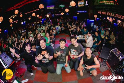 Joey Phuwasit mini-concert at Fullmoon Terrace & Bar — photo 157