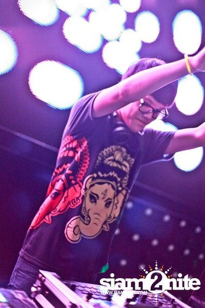 VRT pres. TRASH & GLOW — photo 8