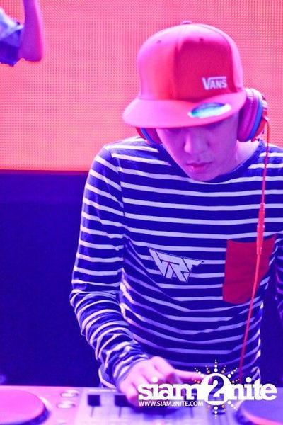VRT pres. TRASH & GLOW — photo 74