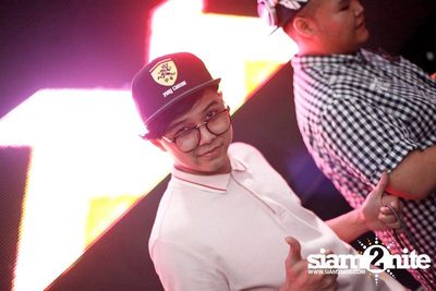 VRT pres. TRASH & GLOW — photo 98