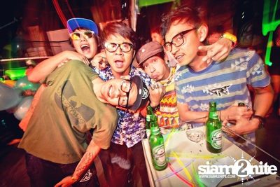 VRT pres. TRASH & GLOW — photo 3