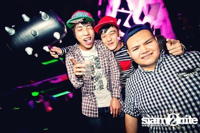 VRT pres. TRASH & GLOW — photo 9