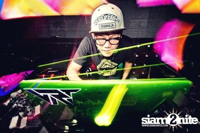 VRT pres. TRASH & GLOW — photo 126