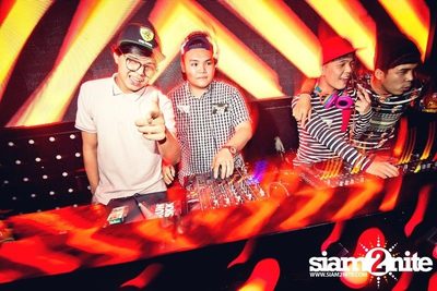 VRT pres. TRASH & GLOW — photo 97