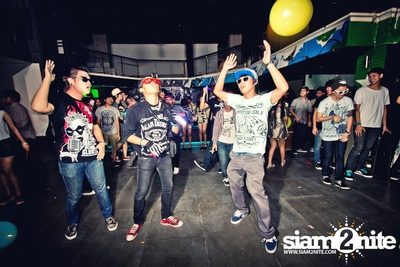 VRT pres. TRASH & GLOW — photo 5