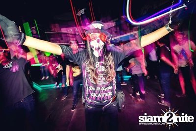 VRT pres. TRASH & GLOW — photo 34