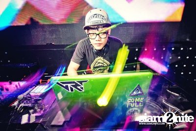 VRT pres. TRASH & GLOW — photo 128