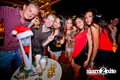 Suk 11 Santa Crawls — photo 44